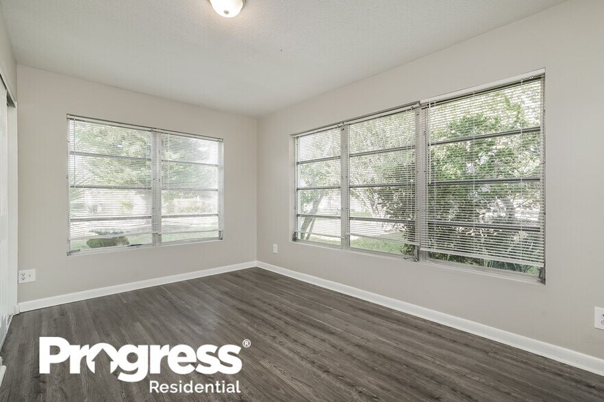 Building Photo - 344 Crestwood Ave