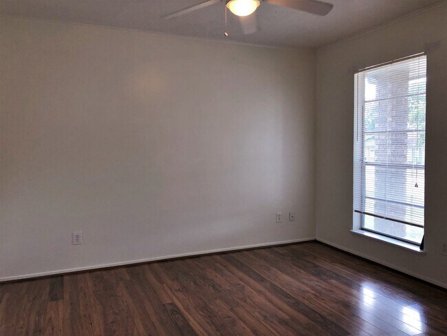 Building Photo - 3505CU