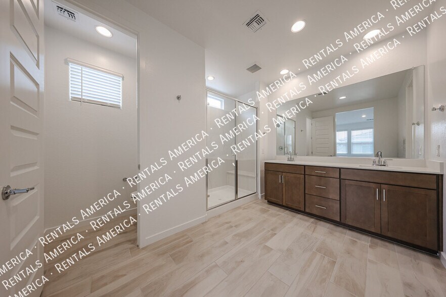 Building Photo - 10151 E Ulysses Ave