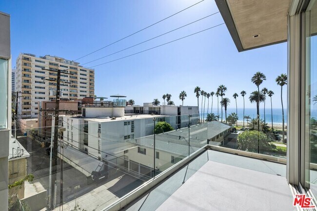 Building Photo - 1012 2nd St