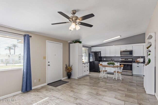 Building Photo - 10612 W Oakmont Dr