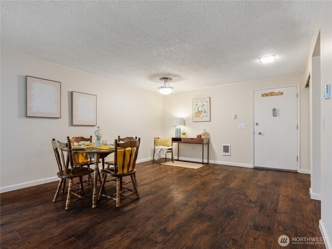 Building Photo - 7425 Ruby Dr SW