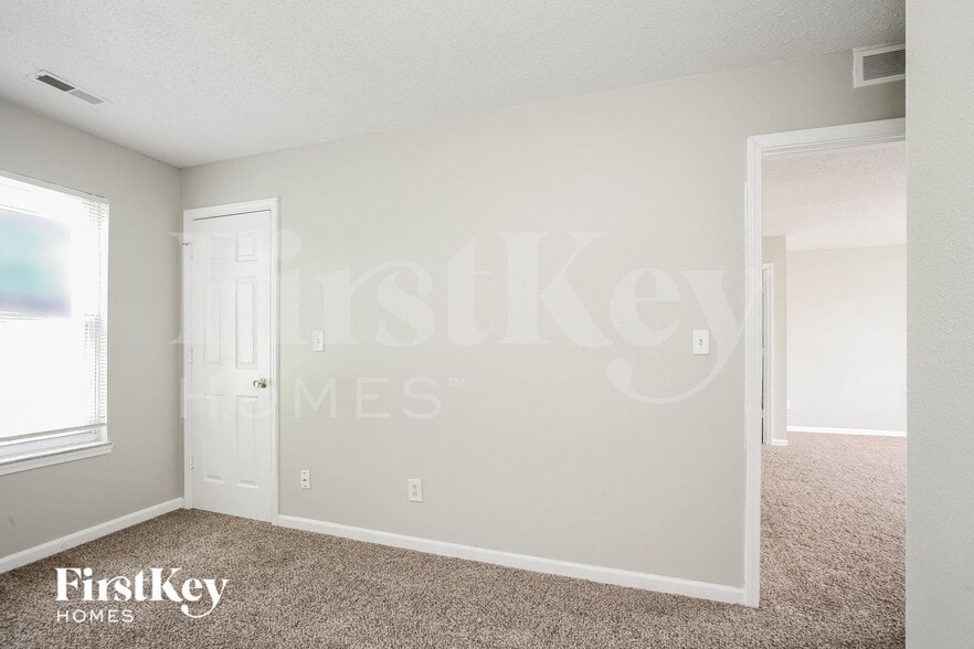 Building Photo - 8925 Lighthorse Dr