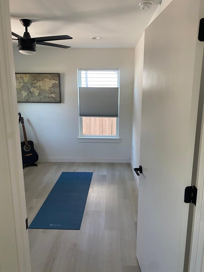 Building Photo - 4609 Leslie Ave