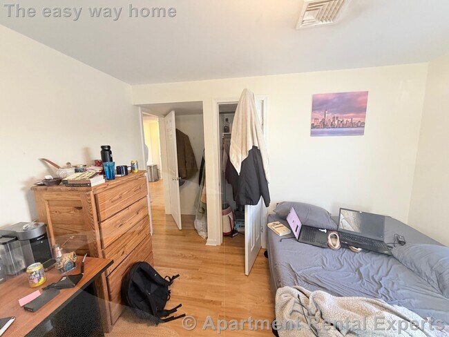 Building Photo - 11 Kent Ct