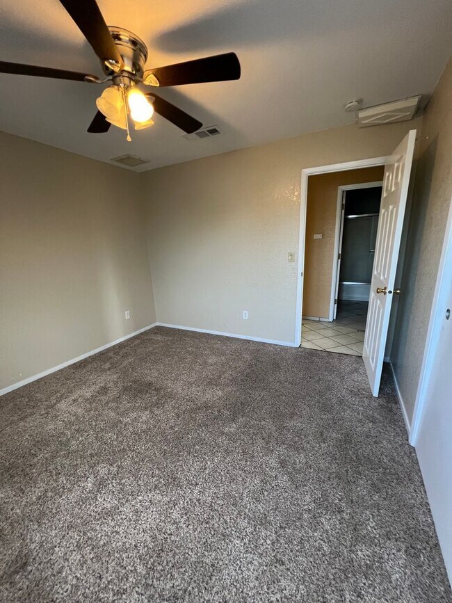 Building Photo - 1417 Hall Ave