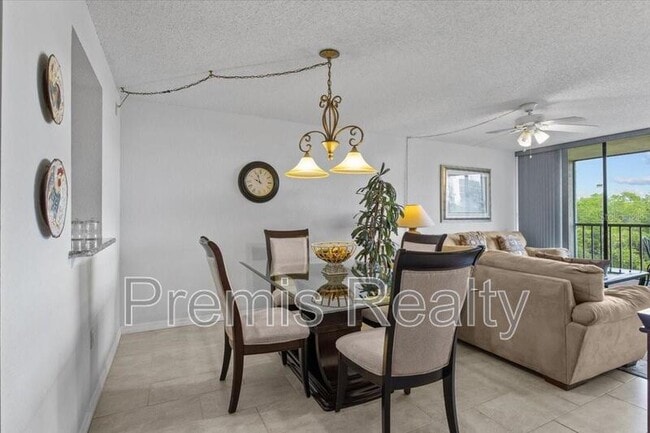 Building Photo - 900 Cove Cay Dr