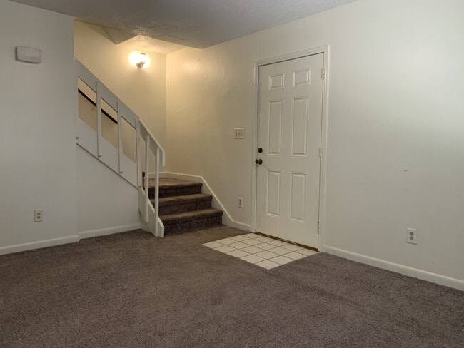 Building Photo - 103 S College St