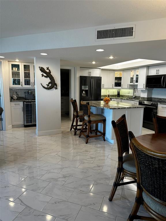 Building Photo - 4900 Brittany Dr S