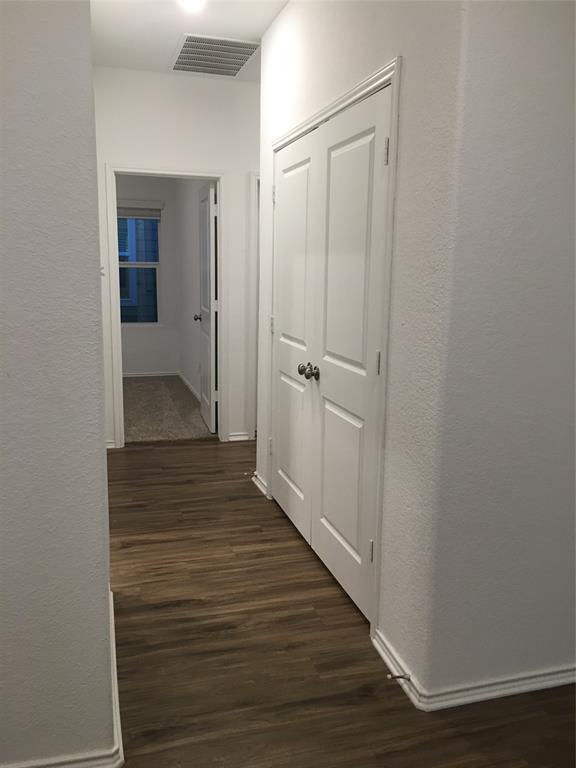 Building Photo - 558 Gabbro Gdns