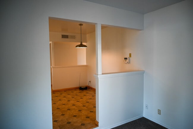 Building Photo - 881 W Rialto Ave