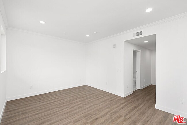 Building Photo - 6144 Whitsett Ave