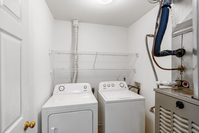 Building Photo - 5013-5015 Betty Jean Way