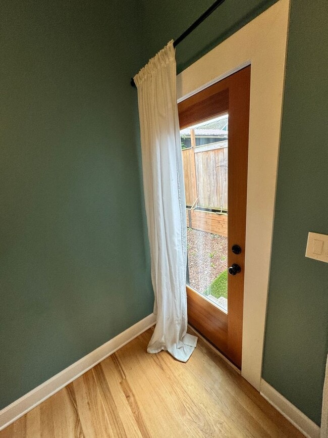 Building Photo - Eclectic Portland Home with Modern Touches...