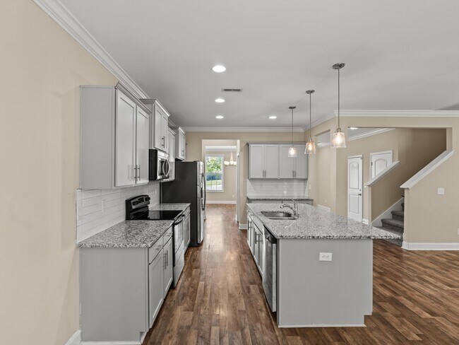 Building Photo - 114 Summer Pointe Ln NW