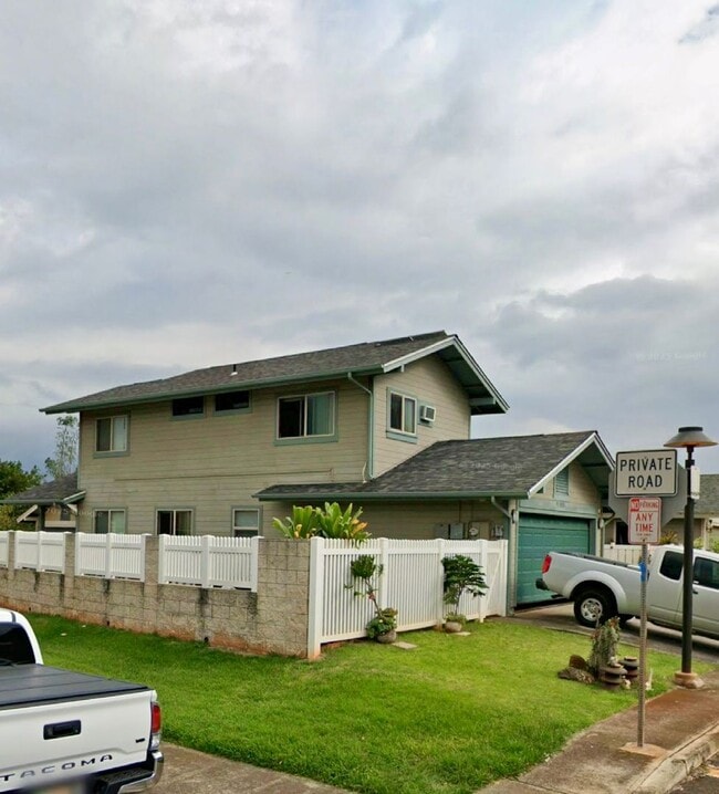 Building Photo - Royal Kinia Single Family 3 bedroom, 2.5 B...
