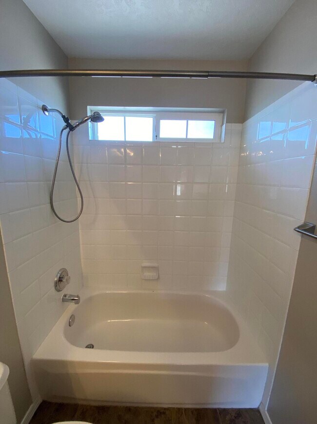 Building Photo - 7305 Peregrine Rd NE