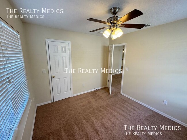 Building Photo - 2737 Scarborough Dr