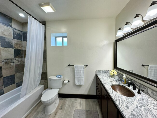 Building Photo - 658 S 1920 W