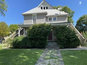 Building Photo - 512 W University Ave