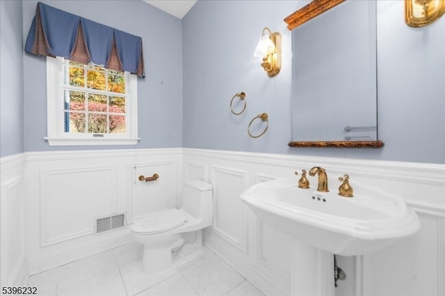 Building Photo - 21 Country Pl