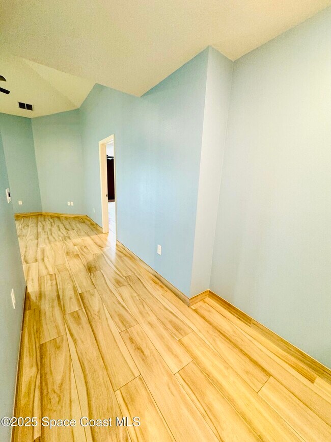Building Photo - 1066 Dania Cir