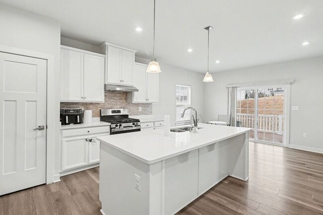 Building Photo - 484 Bridgepoint Dr