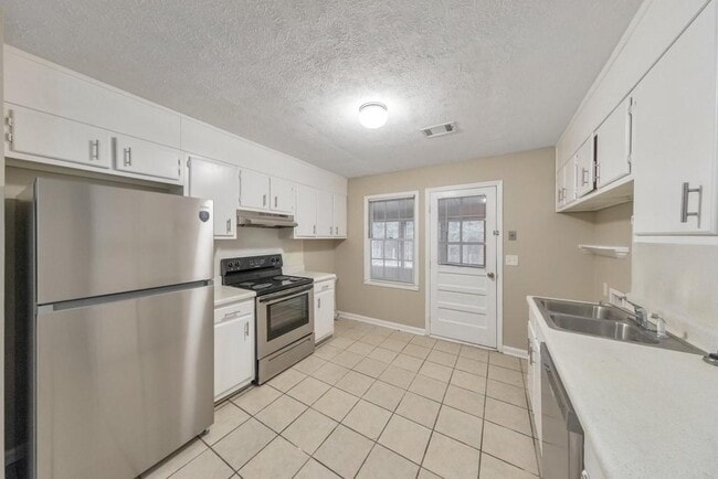 Building Photo - 245 Kimberly Way SW