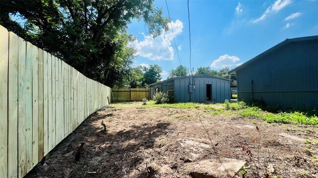 Building Photo - 706 Rockdale Rd