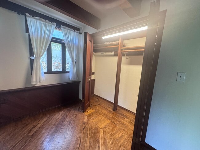 Building Photo - 415 Turney St