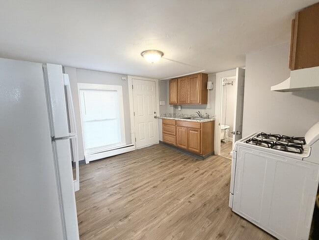 Building Photo - 12 Cottage St