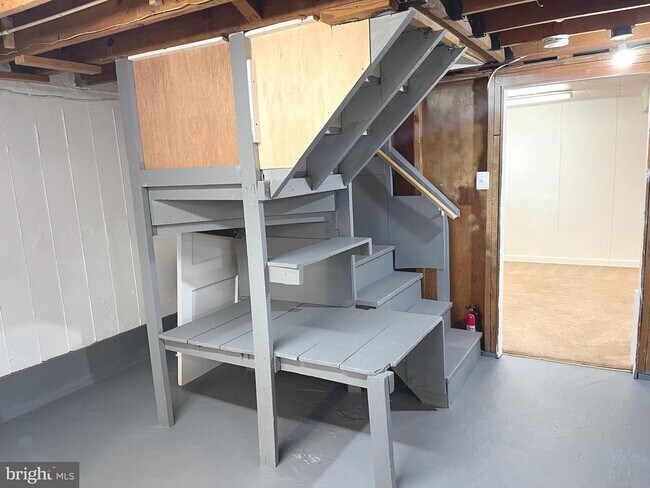 Building Photo - 7132 Parkview Ave