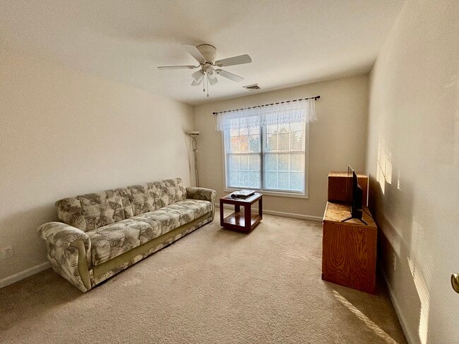 Building Photo - 589 Stafford Ave