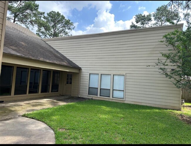 Building Photo - 17406 Spicewood Springs Ln