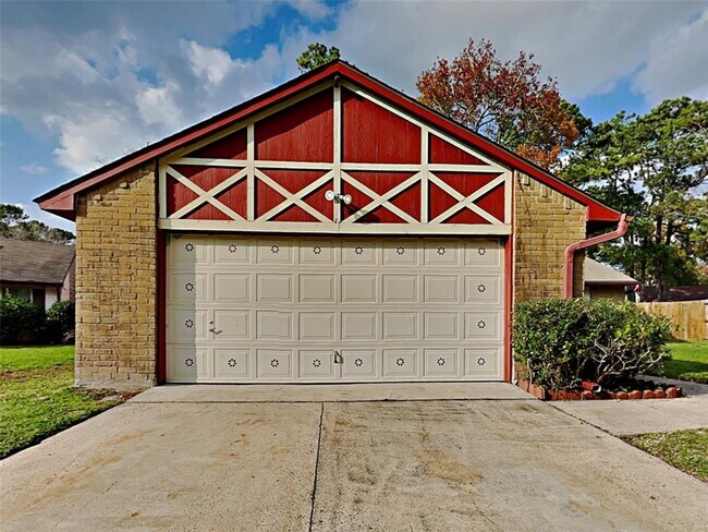 Building Photo - 2822 Canary Ln