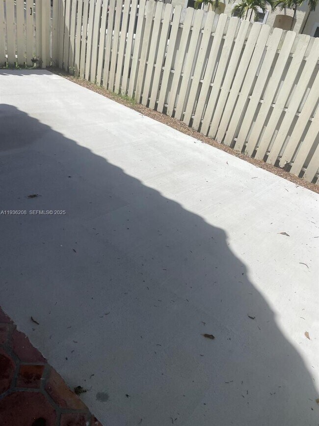 Building Photo - 14000 San Remo Cir