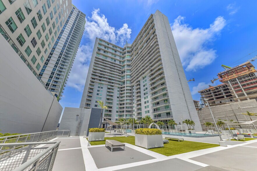 Building Photo - 690 SW 1st Ct