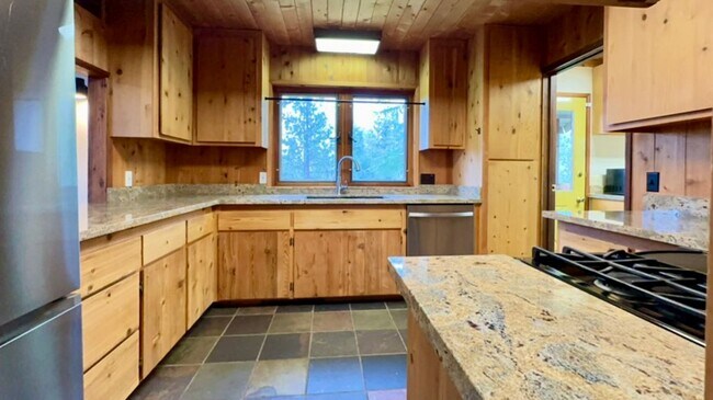 Building Photo - AUBURN LAKE TRAILS