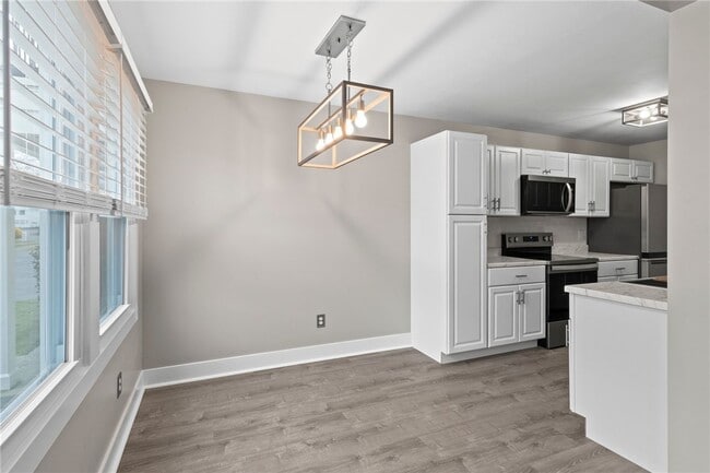 Building Photo - 34 Arrowhead Way S