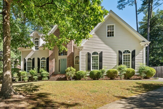 Building Photo - Durham Beauty - Cul de sac lot with fenced in yard - 4 bedrooms
