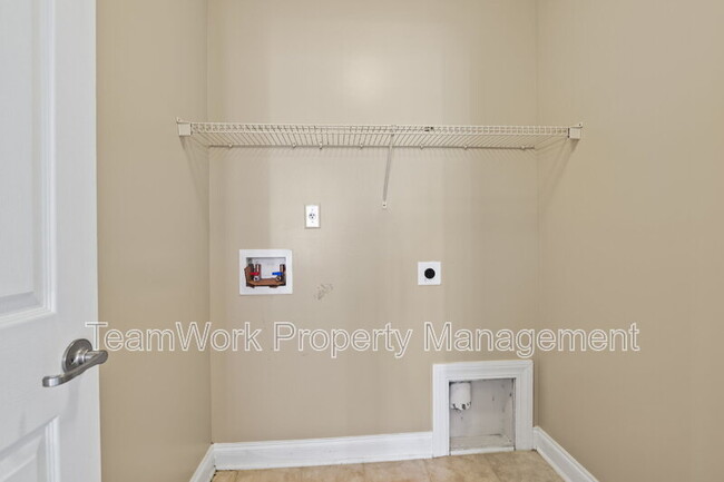 Building Photo - 9034 Parlor Dr