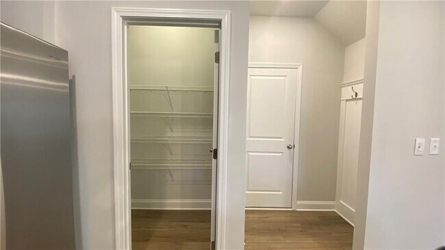 Building Photo - 4587 Silver Oak Dr SW