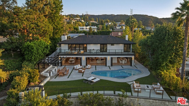 Building Photo - 18101 Green Meadow Dr