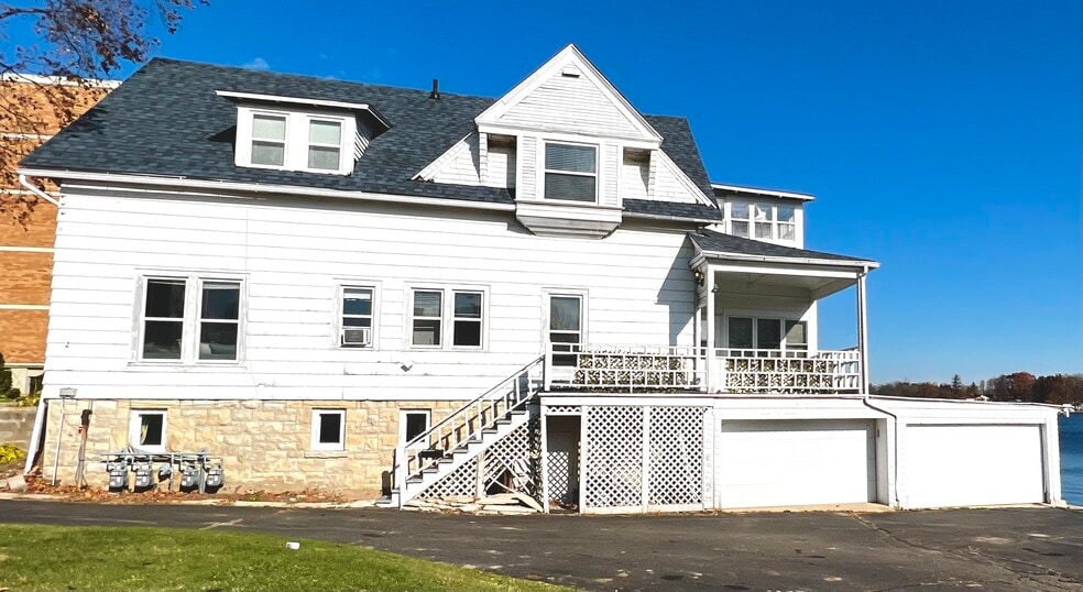 Lake life living - 319 N Lake Rd