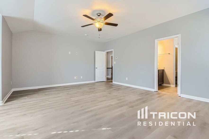 Building Photo - 27 Hillshire Dr