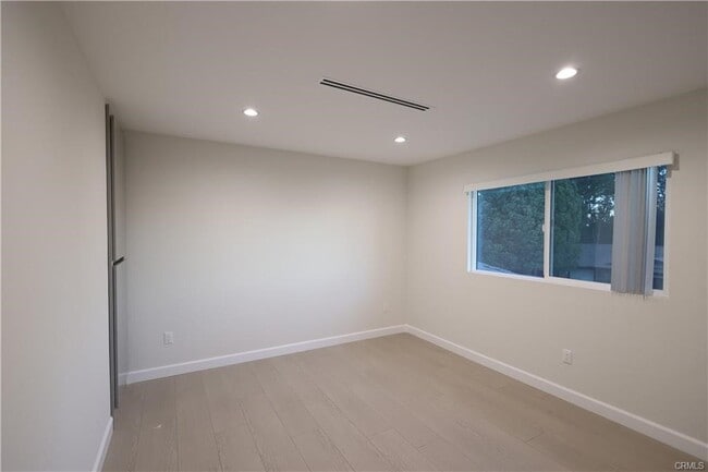 Building Photo - 9315 White Oak Ave