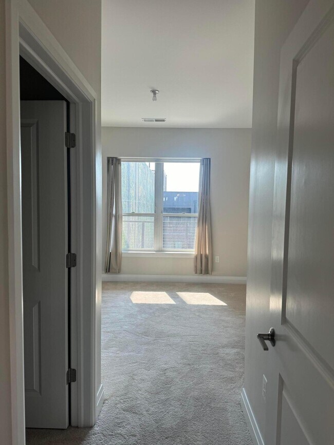 Building Photo - 6633 Dale Dr