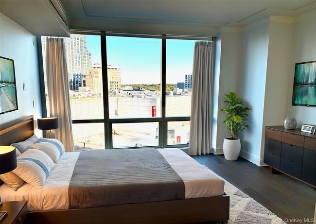 Building Photo - 1 Renaissance Square