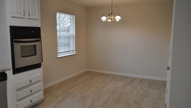 Building Photo - 2232 Shady Brook Dr