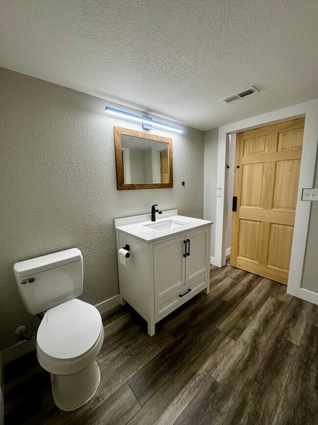 Building Photo - 3 Bedroom Home with Basement in Stetson Hills